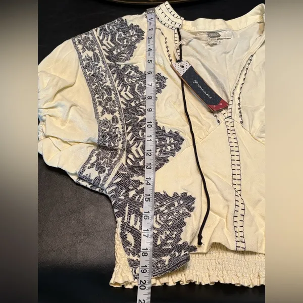 Gimmicks by BKE Cream Puff Sleeve Embellished Blouse size M NWT - Image 12