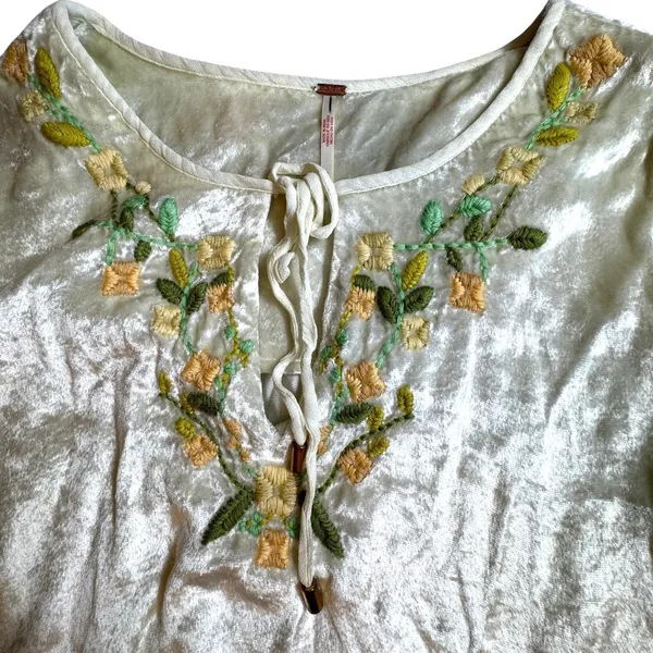 Free People‎ Ember Embroidered Floral Tunic Top Womens Small Cream Velvet NWOT - Image 4