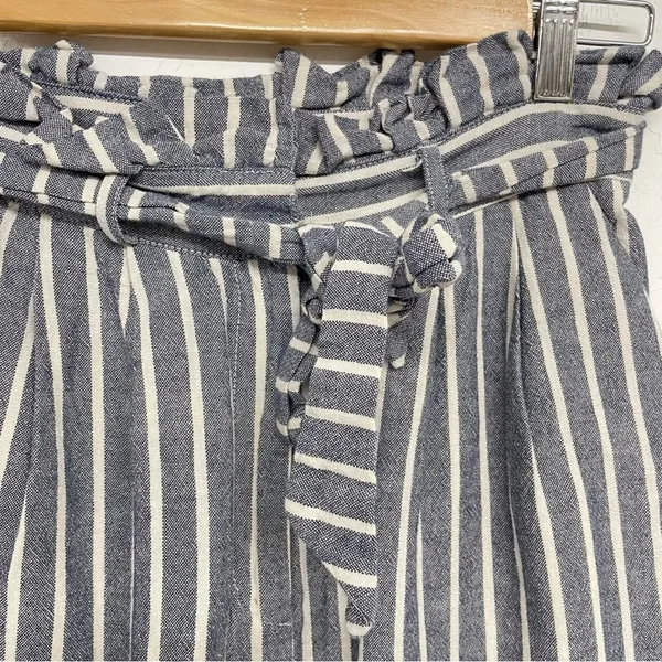 Urban Outfitters Grey & White Striped Paperbag Waist Casual Pants Women 6 Belted - Image 3
