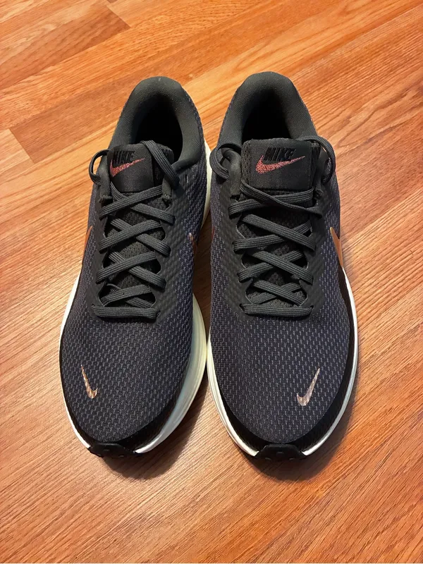 Nike Women Black and Copper Running Shoes - Image 2