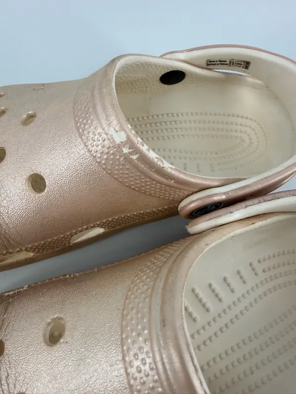 Crocs Classic Shimmer Clogs Shoes Men’s Size 5 Women’s Size 7 Champagne Rose GUC - Image 7