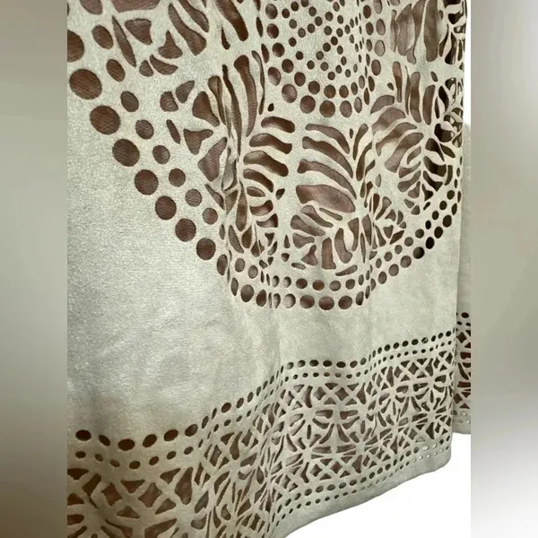 Liberty Garden beige laser cut pattern sleeveless top NWOT - Image 4