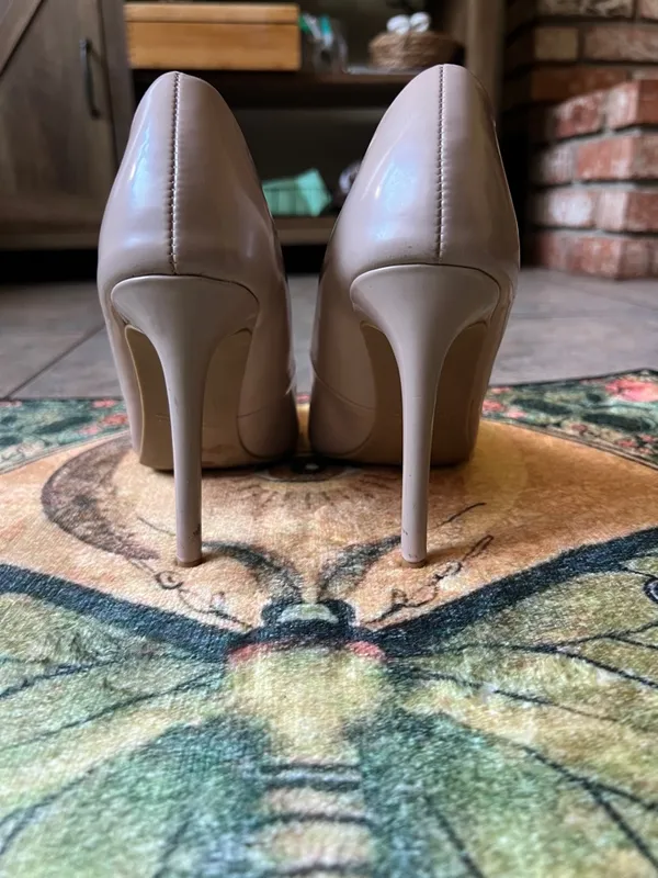 Anne Michelle Women's Nude Patent Pointed-Toe Heels - Image 2