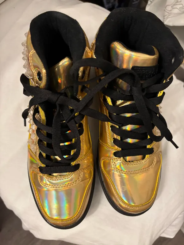 Gold and black preppy or casual sneakers Sz. 7.5 Unisex - Image 2