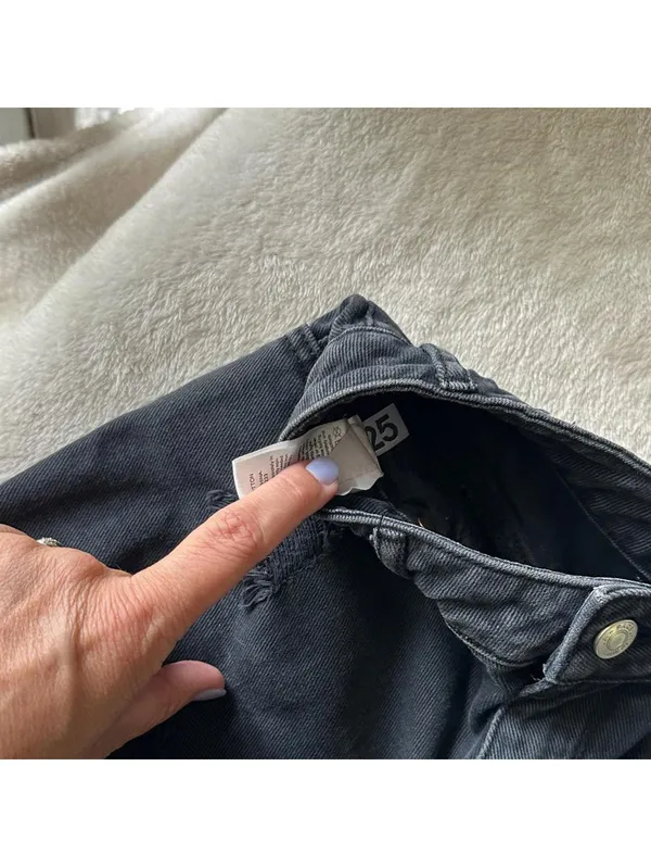 PACSUN Black Distressed Denim Shorts Size 25 - Image 4