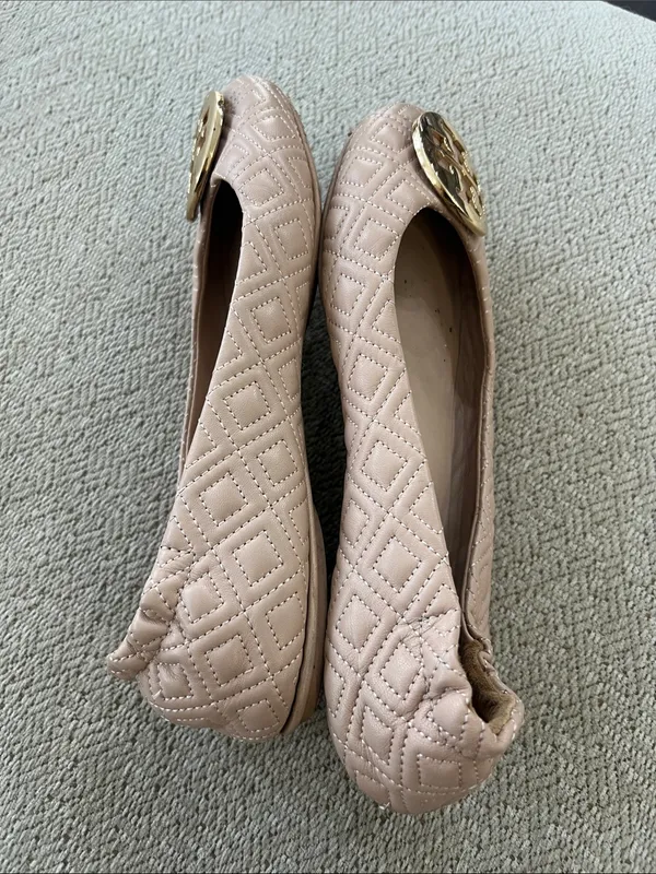 Tory Burch Beige Quilted Ballet Flats with Gold Logo - Image 3