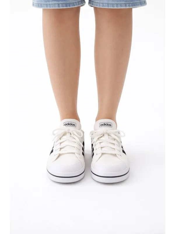 Adidas Size 7.5 Lace Up Athletic Running Sneakers Women White NEW - Image 3