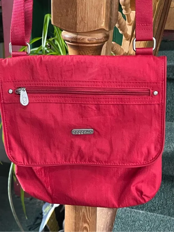 Vintage Baggallini in red fabric. Crossbody bag - Image 10