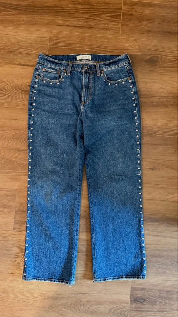 Abercrombie Mid-rise Loose Jeans - Image 2