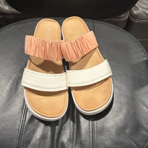 UGG Women's Sandals in Peach and White - Image 3
