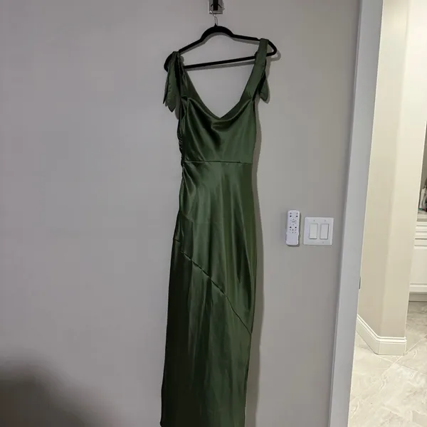 Petal & Pup Selma Off Shoulder Olive Dress Size M - Image 8