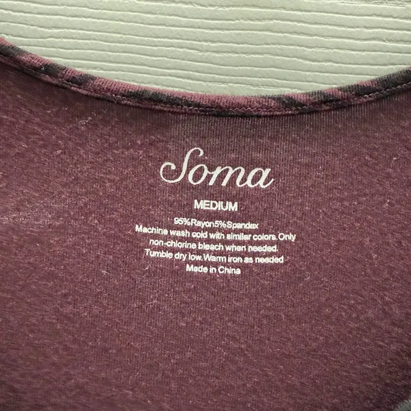 Soma Women's Cold Shoulder Tunic Merlot Agile Lines Banded Cuffs‎ Size Medium - Image 8