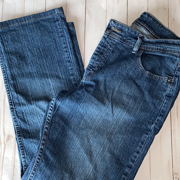 Lee Women’s Riders jeans dark wash straight leg 33 x 29 high rise stretch EUC - Image 3