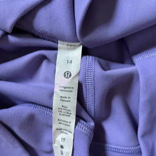 Lululemon Align - Size 14 Capris - Image 4