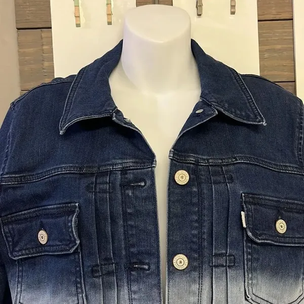 Levi’s Strauss & Co Blue Ombré Cropped 3/4 Sleeve Jean Button Down Jacket- Large - Image 5