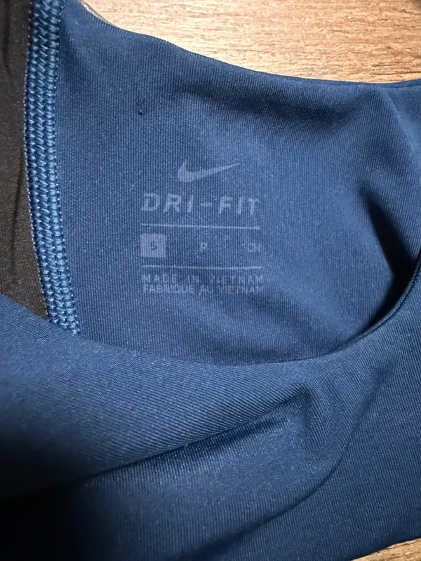 Nike Metallic Sports Bra Size Small - Image 6