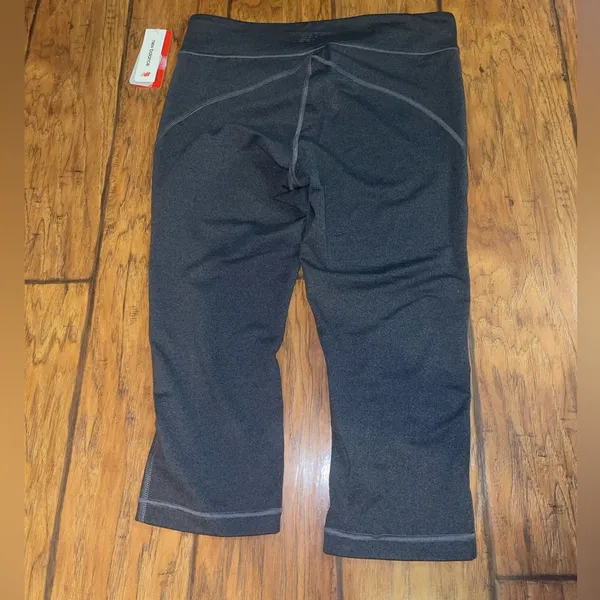 New Balance gray capri leggings pants workout yoga exercise woman’s Large NWT - Image 2