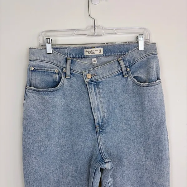Abercrombie & Fitch The 90s Straight Ultra High Rise Curve Love Light Wash 31/12 - Image 3