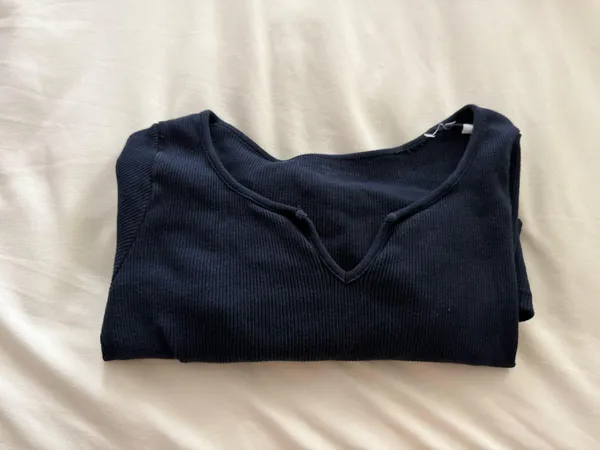 Brandy Melville Long Sleeve Top - Image 3