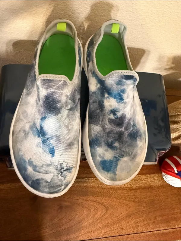 Oofos Oomg Eezee Purple/Blue Tie-Dye Slip On Shoe Women'S Size 6 - Image 2