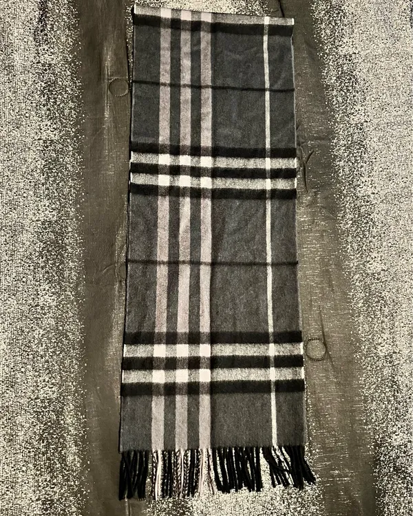 Burberry 100% Cashmere Grey/Black Classic Check Plaid Fringe Unisex Scarf - Image 3