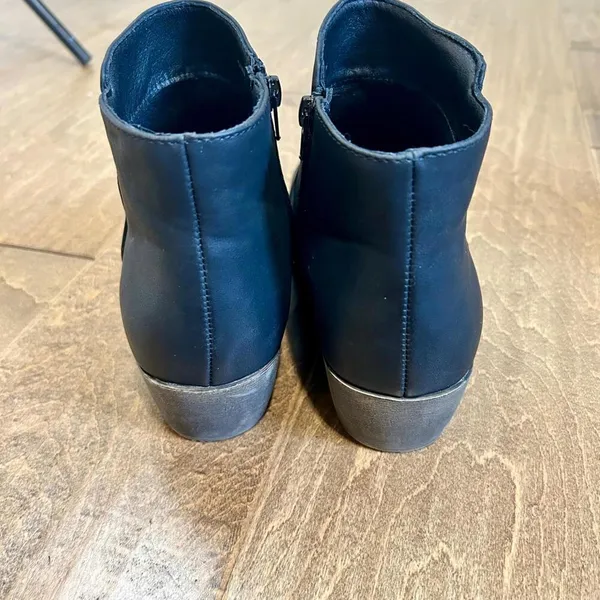 Maurices Women’s Abigail Stitched Ankle Bootie Zip Up Black Size 10 EUC Girly - Image 6