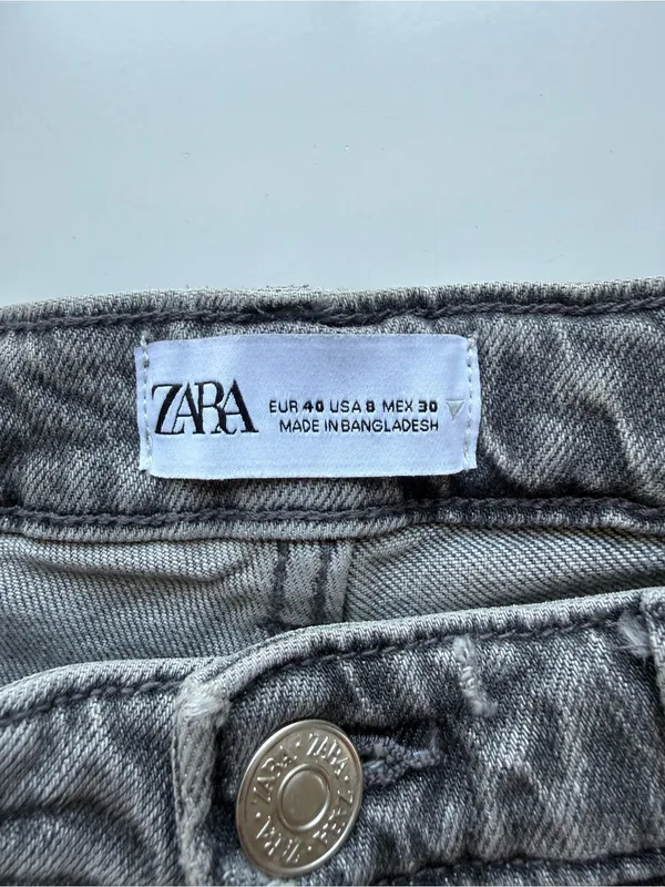Zara Gray High Waisted Straight Legged Jeans size 8 - Image 4