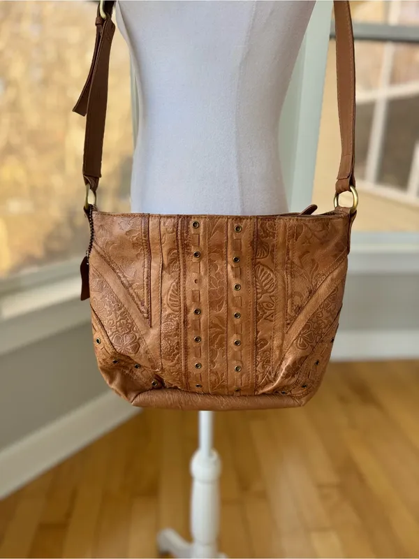 Vintage 90s Cabin Creek Tan Tooled Leather Studded Purse - Image 2