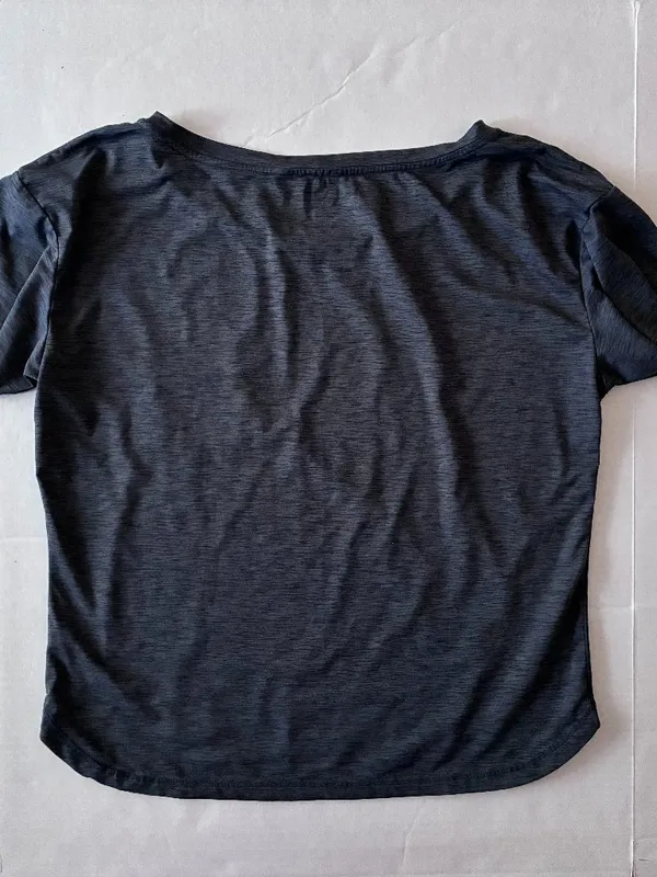 Vuori Short Sleeve Scoop Neck Pocket Tee - Classic Style - L - Heather Charcoal - Image 4
