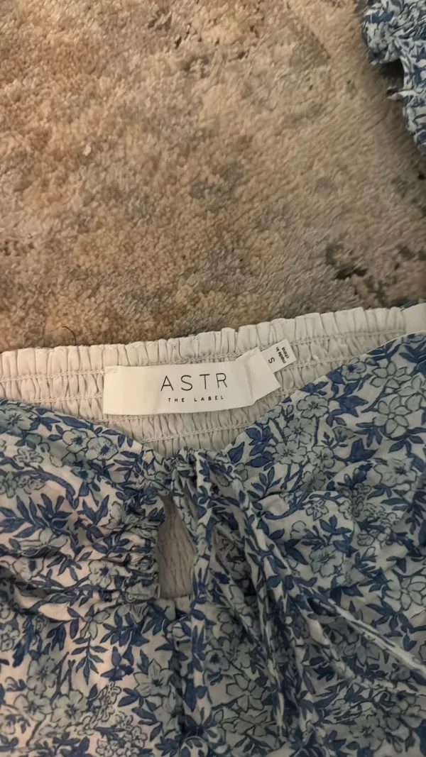 ASTR The Label Top Floral Puff Sleeve - Image 3