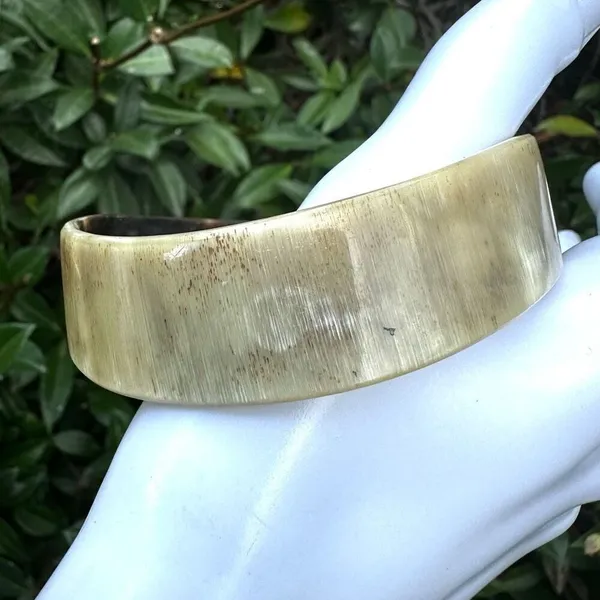 Buffalo Horn asymmetrical bangle bracelet - Image 4