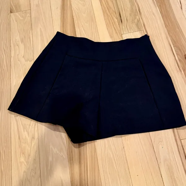 Zara - Trafaluc black high waisted shorts! Size small! - Image 2