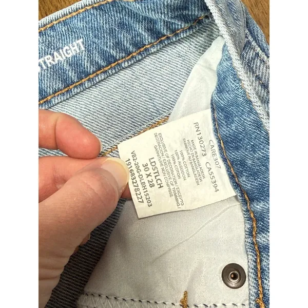 EUC‎ Womens Wrangler distressed high rise straight jeans size 30x28 - Image 8