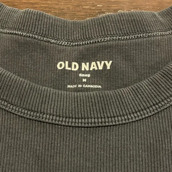 Old Navy Women's Charcoal Short Sleeve Tee - Image 3