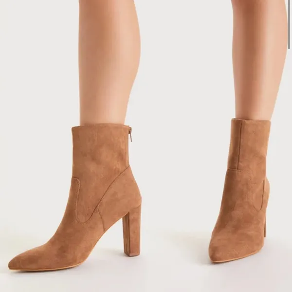 ⚜️ 3/$25 ⚜️ NWOT Lulus Phoenix Brown Suede Pointed-Toe Ankle Booties, size 8. - Image 2