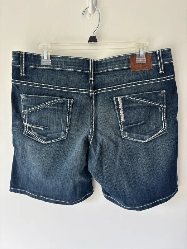 BKE Payton Jean Shorts Dark Wash Contrast Denim Bermuda Lightly Distressed - Image 6
