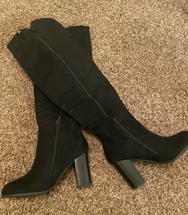 Black Boots Size 6.5 - Image 2