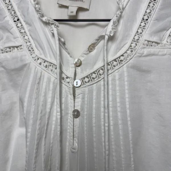 Cleobella Women‎ Cotton Top XS White Boho Lace Tassel Pintuck Cottage Peasant - Image 4