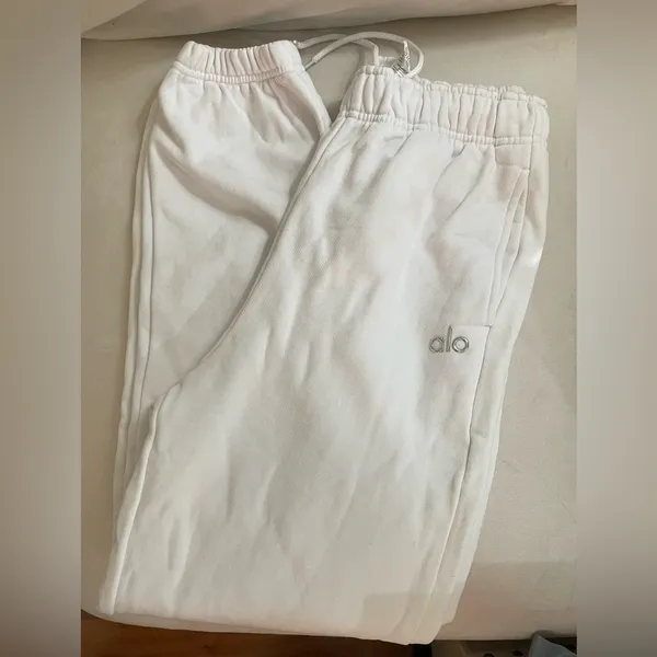 ALO Yoga NWT Accolade White Joggers Size S Oversized - Image 5