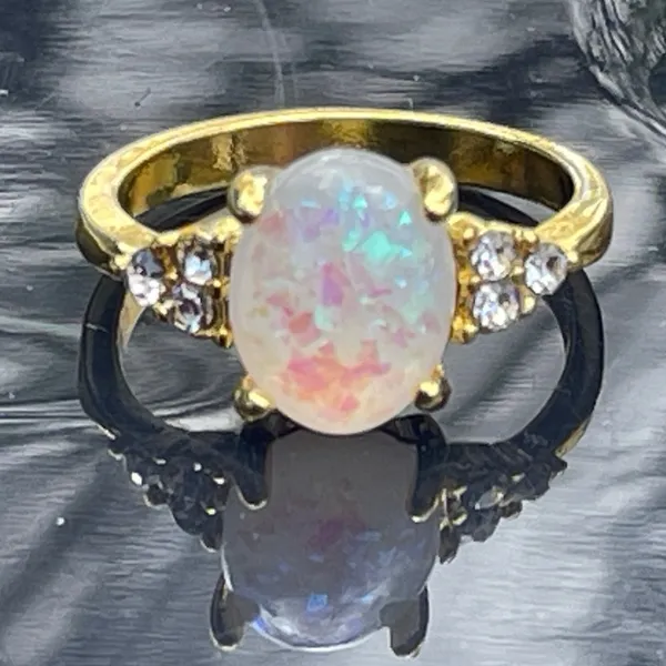 Opal Your Heart sz 7 ring simulated opal rhinestones gold tone fancy sparkly NEW - Image 3