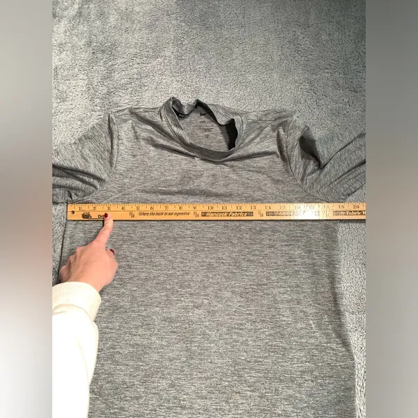 Nike running dri-fit long sleeve gray shirt small - Image 8