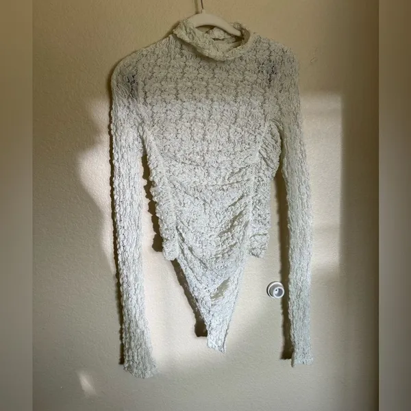 Free People Party Favor‎ Textured Turtleneck Bodysuit Sz Small in Ivory Cream - Image 4