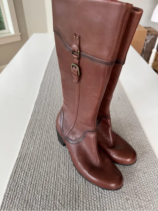 Clark’s Cognac Brown Leather Gold Buckle Tall Riding Boots Size 8 - Image 6