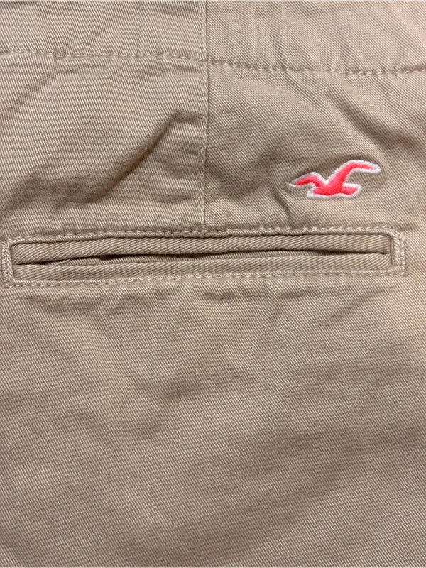 Hollister Khaki Chino Shorts Size 7 W28 Low Rise Pink Logo Tan Beach - Image 4