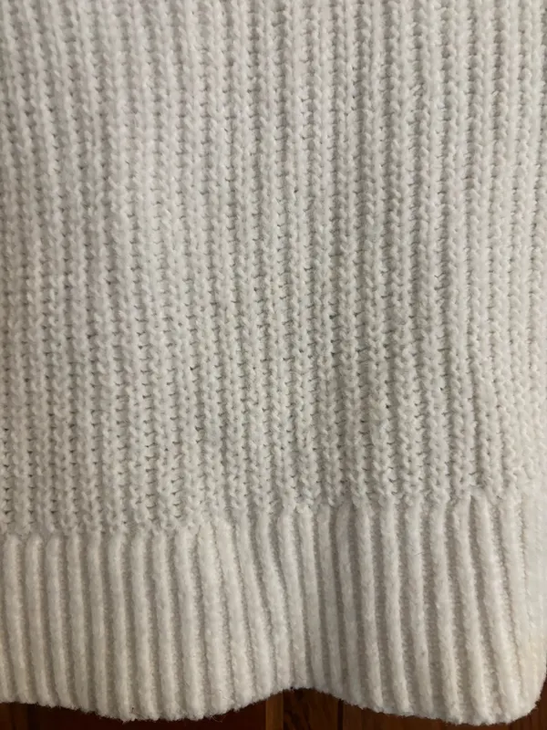 Abercrombie & Fitch White V-Neck Ribbed Sweater - Image 5