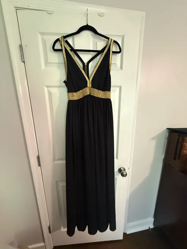 Black and gold formal dress - Image 2
