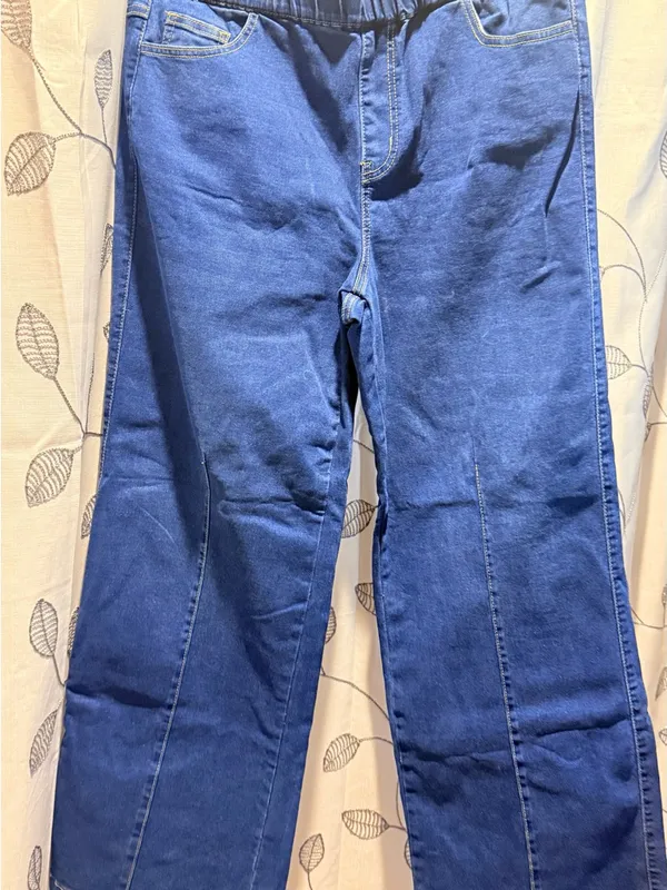 Women’s Wide Leg Flare Jeans in Blue - Image 3