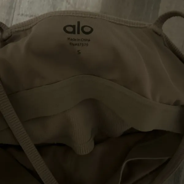 Alo cropped criss cross tank top! - Image 4