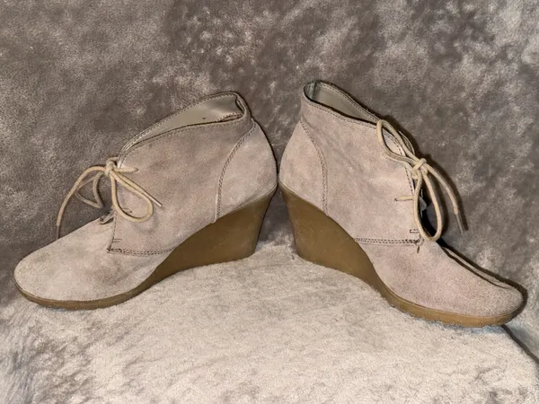 White Mountain Suede Lace-Up Wedge Ankle Boots Size 8.5M - Image 6