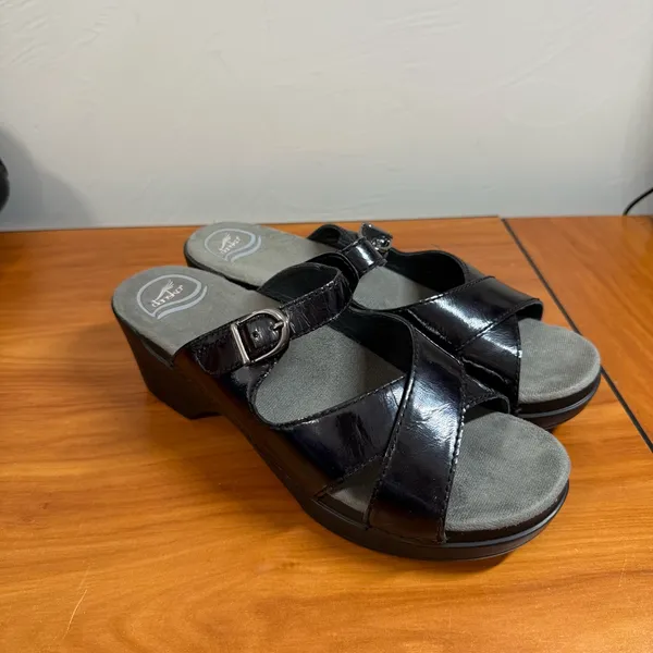 Dansko Sela Patent Leather Slip On Sandal Heel Criss Cross‎ Strappy Buckle Black - Image 3